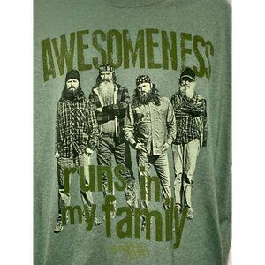 Duck Dynasty Awesomeness Runs In My Family Green Graphic Tee Gildan Mens 2XL